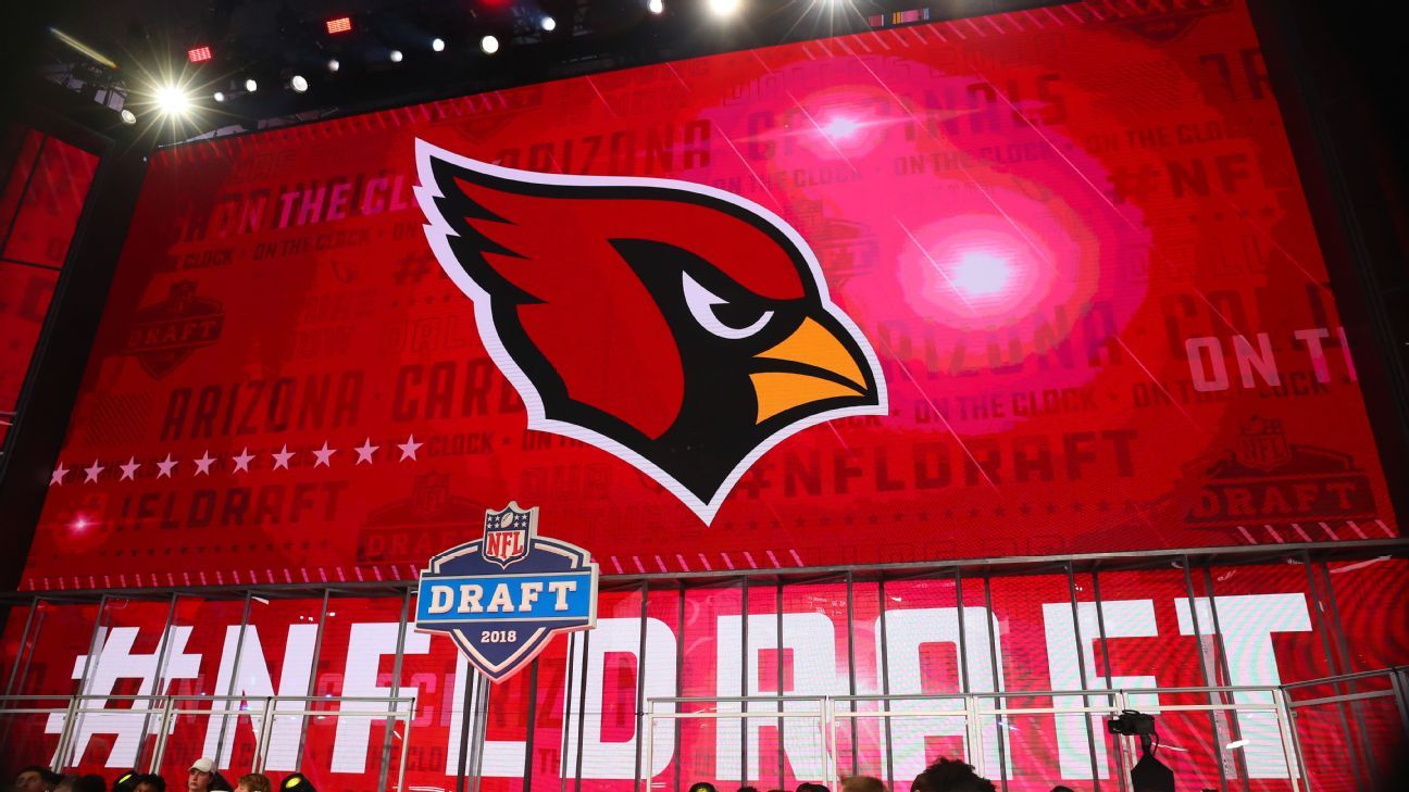 E8体育 - NFL暂停红雀高管涉赌政策违规行为：行业自律与合规风险全解析 - E8体育